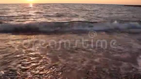 水上日落视频日落海滩背景视频的预览图