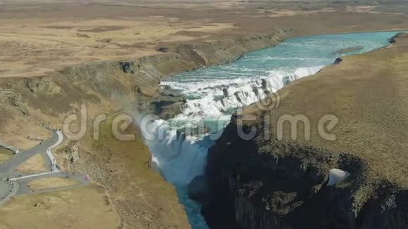 夏日的海鸥瀑布冰岛鸟瞰图视频的预览图