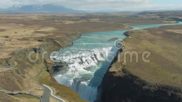 海鸥瀑布冰岛的风景鸟瞰图视频的预览图