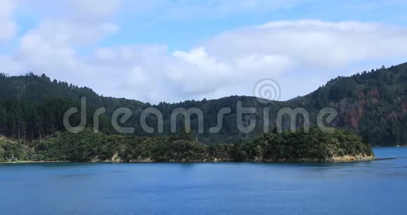 新西兰库克海峡的宁静景色视频的预览图