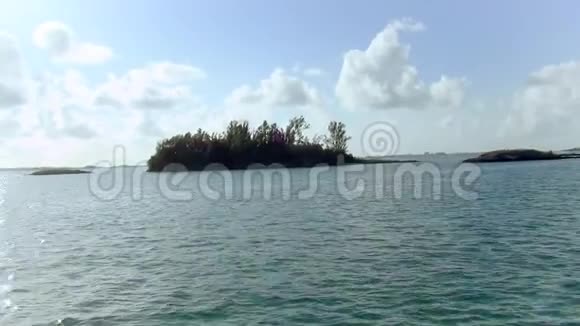 美丽的百慕大景色华丽的房子和绿树亚特兰大视频的预览图