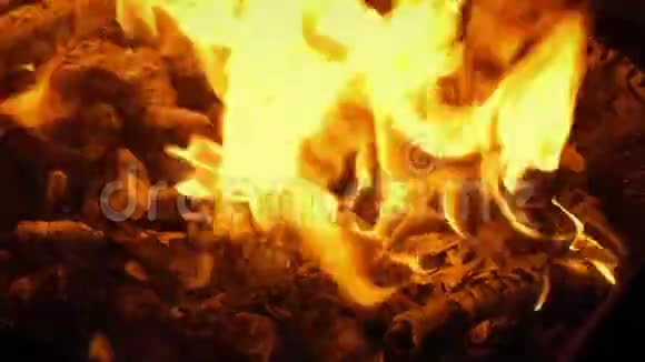 明信片放火和燃烧一般内容视频的预览图