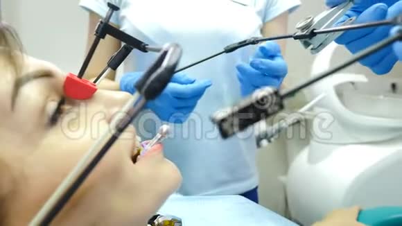 医学牙科和保健理念牙科工艺过程的一部分现代TMJ检测设备视频的预览图