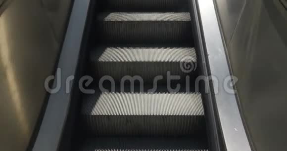 自动扶梯上升视频的预览图