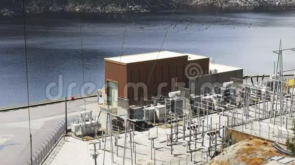 斯特拉特戈登水电大坝控制大楼和变压器视频的预览图