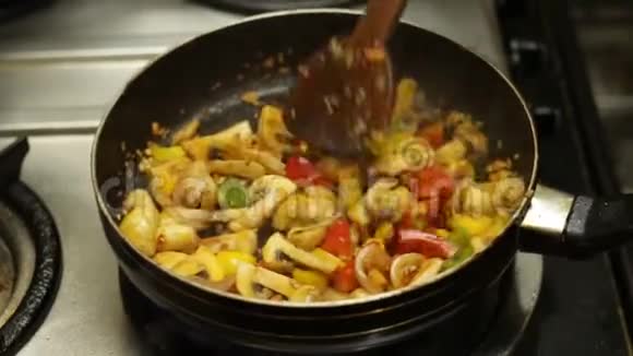 烹饪蘑菇街美食视频的预览图