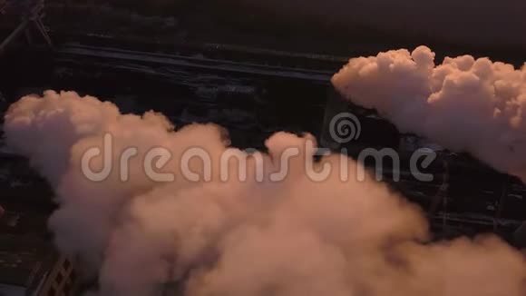 日落002时吸烟烟囱视频的预览图