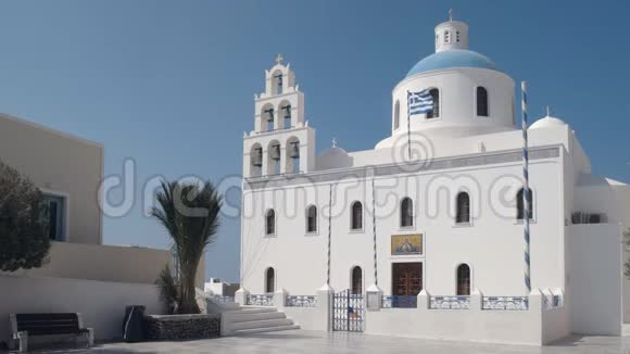 桑托里尼岛奥亚的帕纳吉教堂正面的外部视频的预览图
