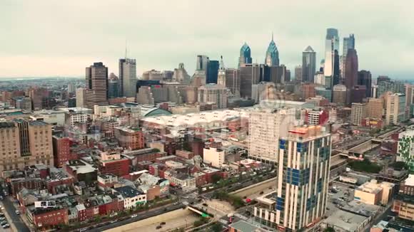 日出交通高峰宾夕法尼亚州费城市中心市中心视频的预览图