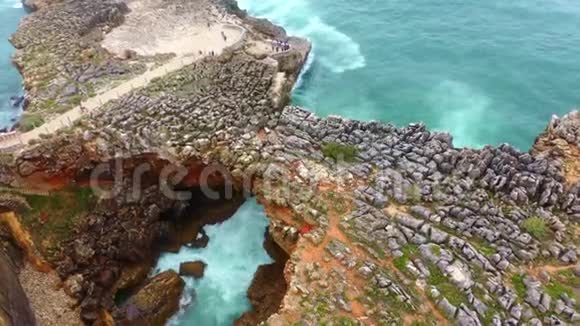 美丽的自然和著名的葡萄牙地标博卡多地狱视频的预览图