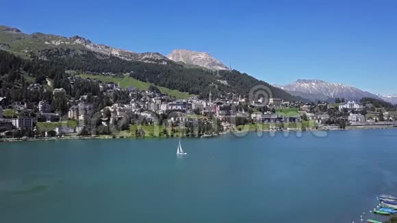 瑞士圣莫里茨的鸟瞰图视频的预览图