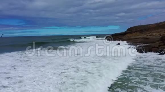 美丽的自然和著名的葡萄牙地标马戈托海滩视频的预览图