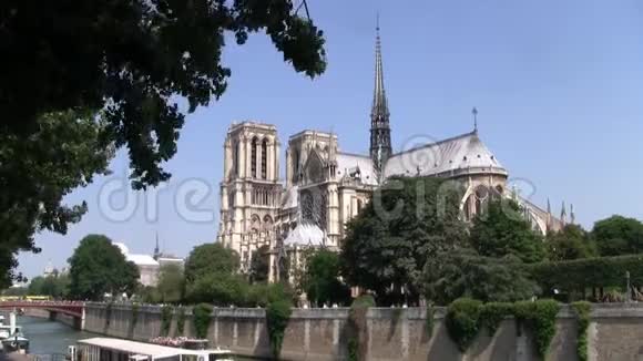 在大火之前完好无损的巴黎圣母院视频的预览图