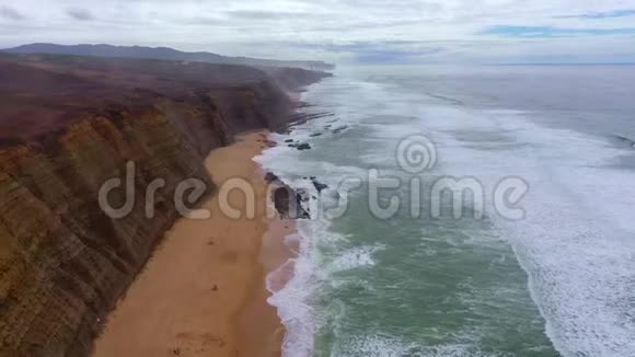 美丽的自然和著名的葡萄牙地标马戈托海滩视频的预览图