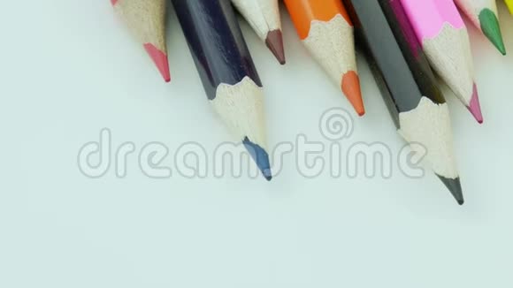 彩色铅笔背景彩色木制铅笔视频的预览图