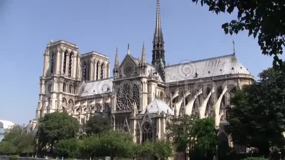 火灾前巴黎圣母院大教堂视频的预览图