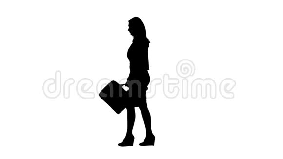 女孩手里拿着一个公文包侧视白色背景剪影视频的预览图