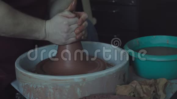 陶器作坊的手工艺品视频的预览图