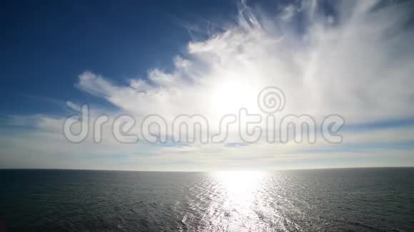 从卡尔布兰克海滩眺望地中海视频的预览图