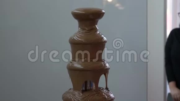 热巧克力喷泉正在进行中视频的预览图