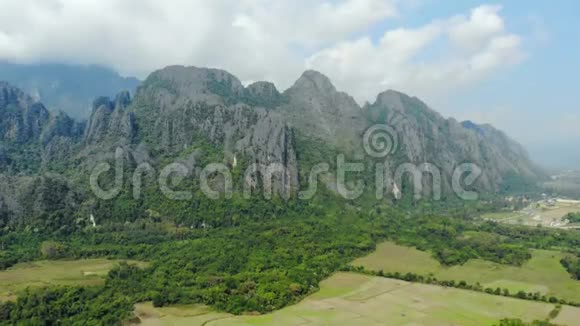 航空越南背包客旅行目的地在老挝亚洲日落风景悬崖岩石顶峰稻田山谷惊人的l视频的预览图