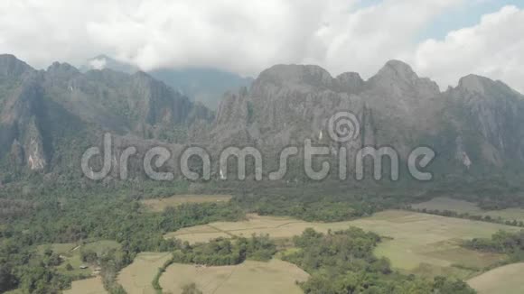 航空越南背包客旅行目的地在老挝亚洲日落风景悬崖岩石顶峰稻田山谷惊人的l视频的预览图
