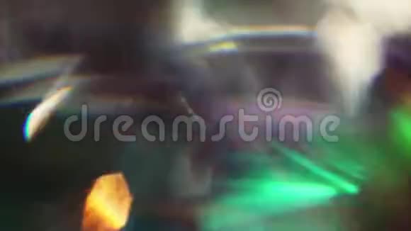 振动模糊的光粒子照射在黑色背景上节日过渡叠加视频视频的预览图