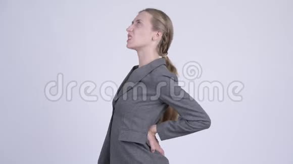年轻有压力的金发女商人背痛视频的预览图