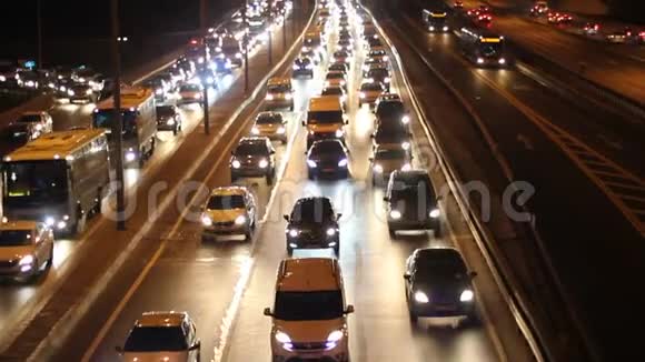 伊斯坦布尔城市汽车夜间通行视频的预览图