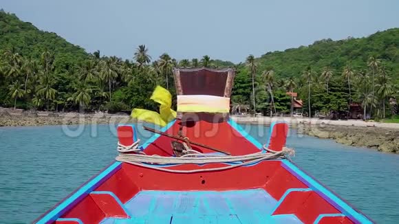 乘木船前往泰国热带岛第一视角视频的预览图