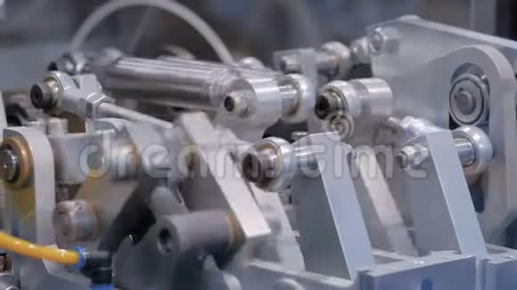 工业汽车机床设备运动部件视频的预览图