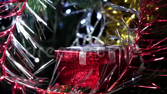 新年圣诞特写红色礼盒节日礼物的概念视频的预览图