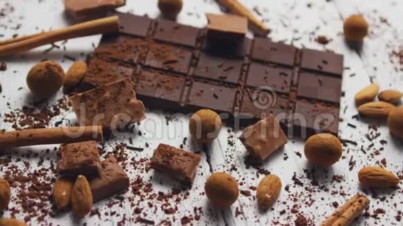 黑巧克力和香料视频的预览图