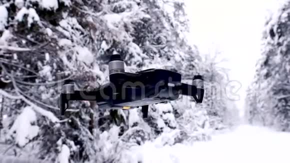 无人机在冬林起飞斯隆莫视频的预览图
