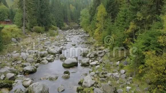 山河在石头中间视频的预览图