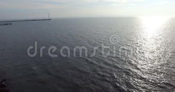 保加利亚波莫里黑海上空寒冷的秋日视频的预览图