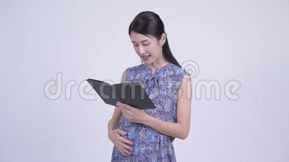 快乐孕妇亚洲女人读书视频的预览图