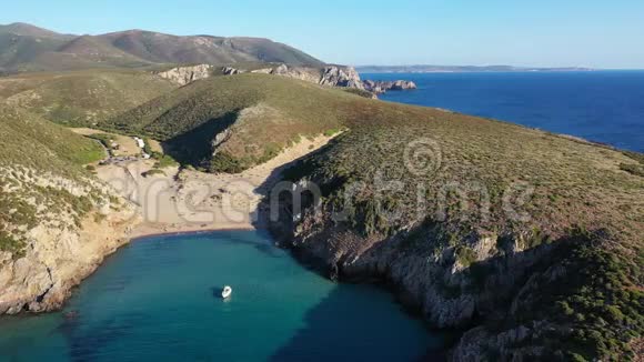 意大利撒丁岛卡拉科马利亚海滩撒丁岛是地中海第二大岛屿撒丁岛卡拉科马利亚海滩视频的预览图