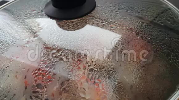 在锅里煮水视频的预览图