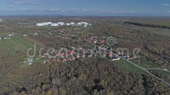 西萨克罗马尼村空中视频的预览图