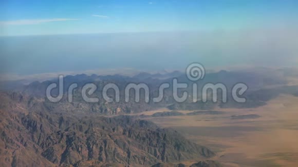 山景和平坦的沙漠视频的预览图