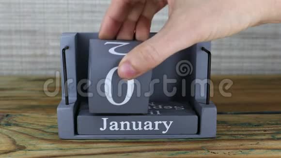 一月5立方体日历视频的预览图