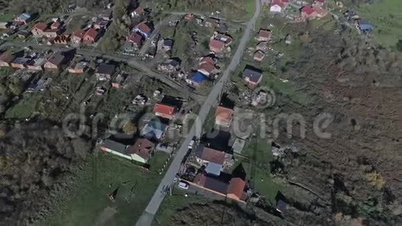 西萨克罗马尼村空中视频的预览图