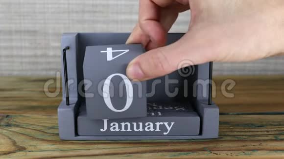 一月7立方体日历视频的预览图