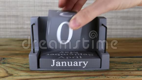 一月1立方体日历视频的预览图