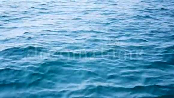 越南普夸克海水的表面在白天卡姆波水视频的预览图