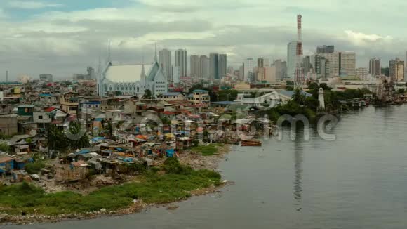 大城市背景下的贫民窟马尼拉市贫困贫困地区视频的预览图