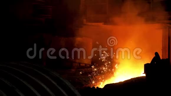 钢铁冶金厂冶金生产库存录像多飞金属熔化工艺视频的预览图