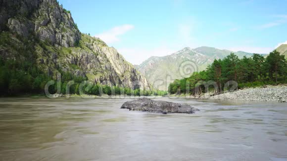 阿尔泰俄罗斯河山景观视频的预览图