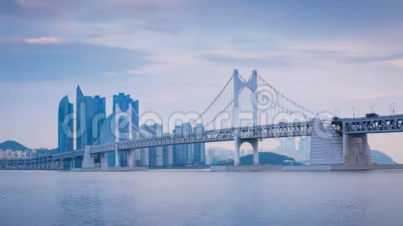 光安桥和海恩达在日出釜山韩国视频的预览图